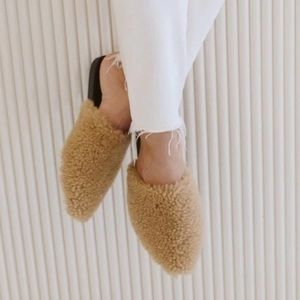Jenni Kayne tan shearling black leather mule